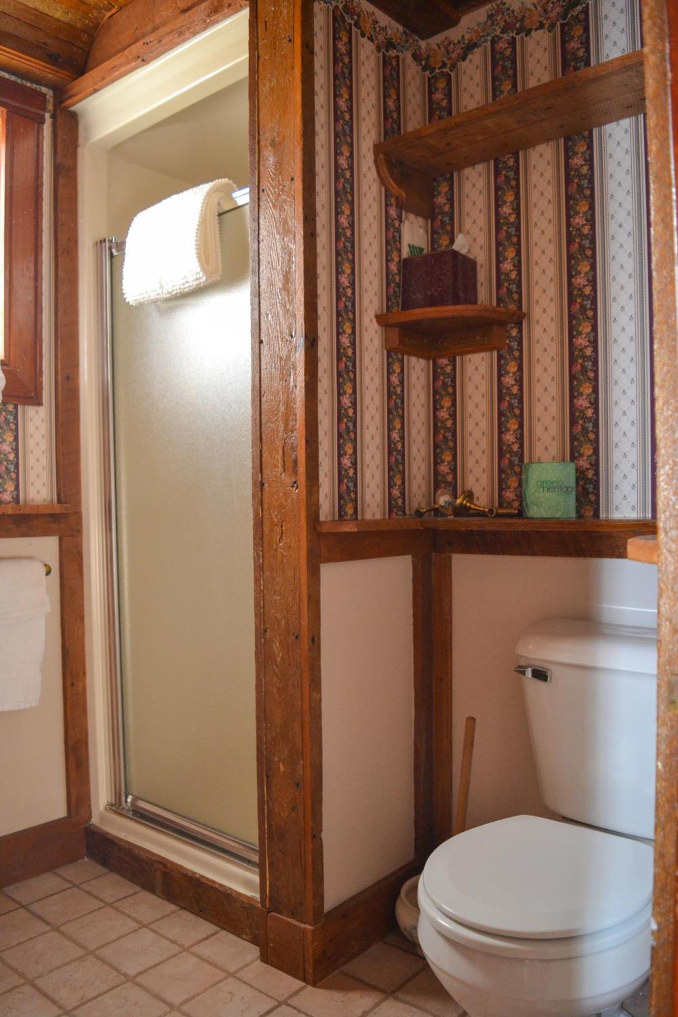 Queen Room,1525451413:JPEG